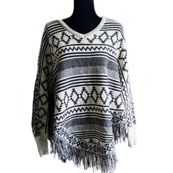 Blu Pepper Tops - Blu Pepper Western Tribal Print Fringe Poncho Women's Size Medium